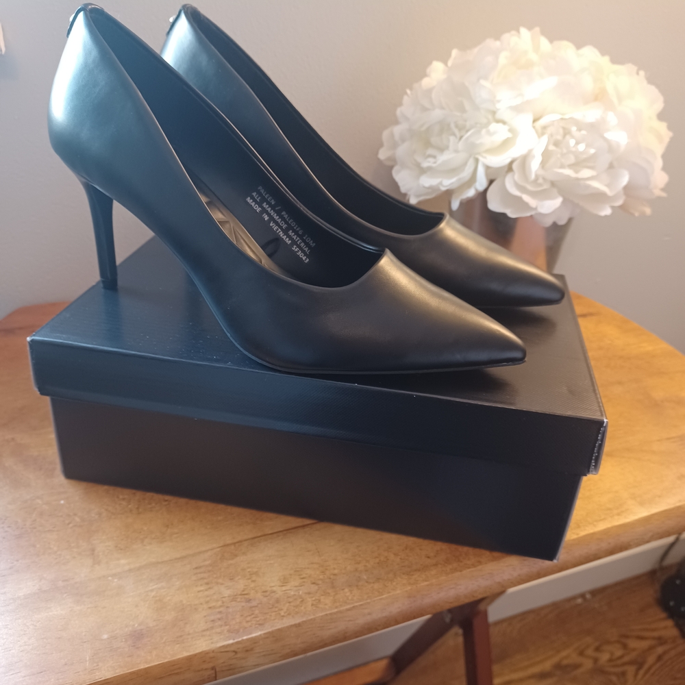 Elegant Black Tahari Women's Heels